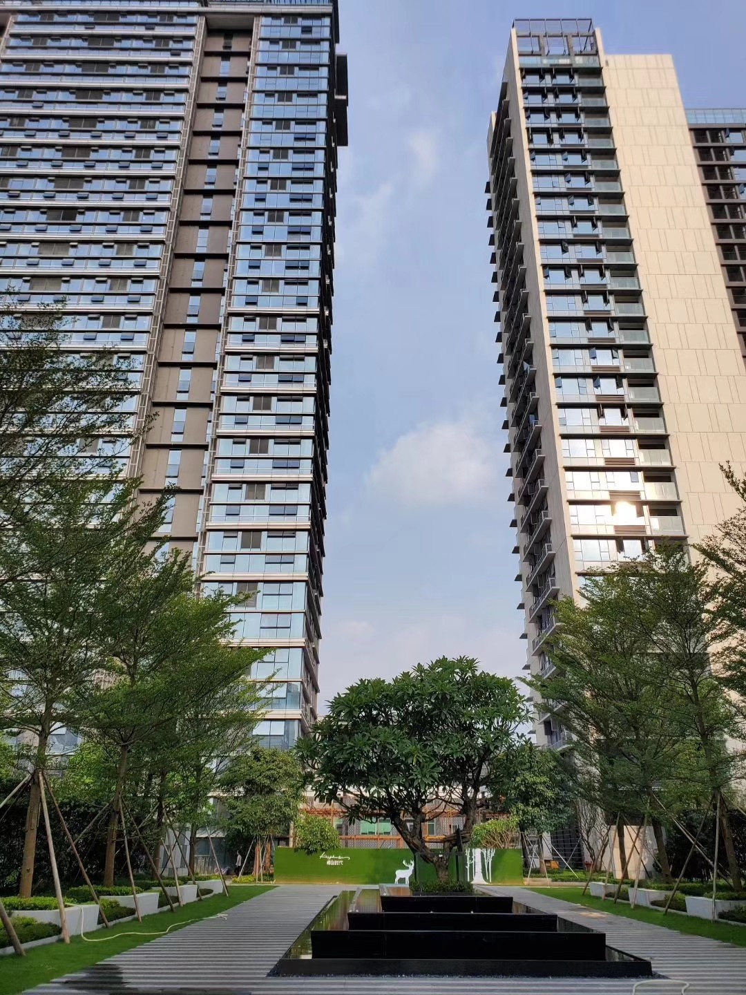 龍華有便宜的大紅本房嗎？價(jià)格是多少呢？