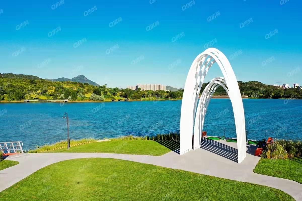 碧輝園十里銀灘，伴海云山苑均價-40000元/平