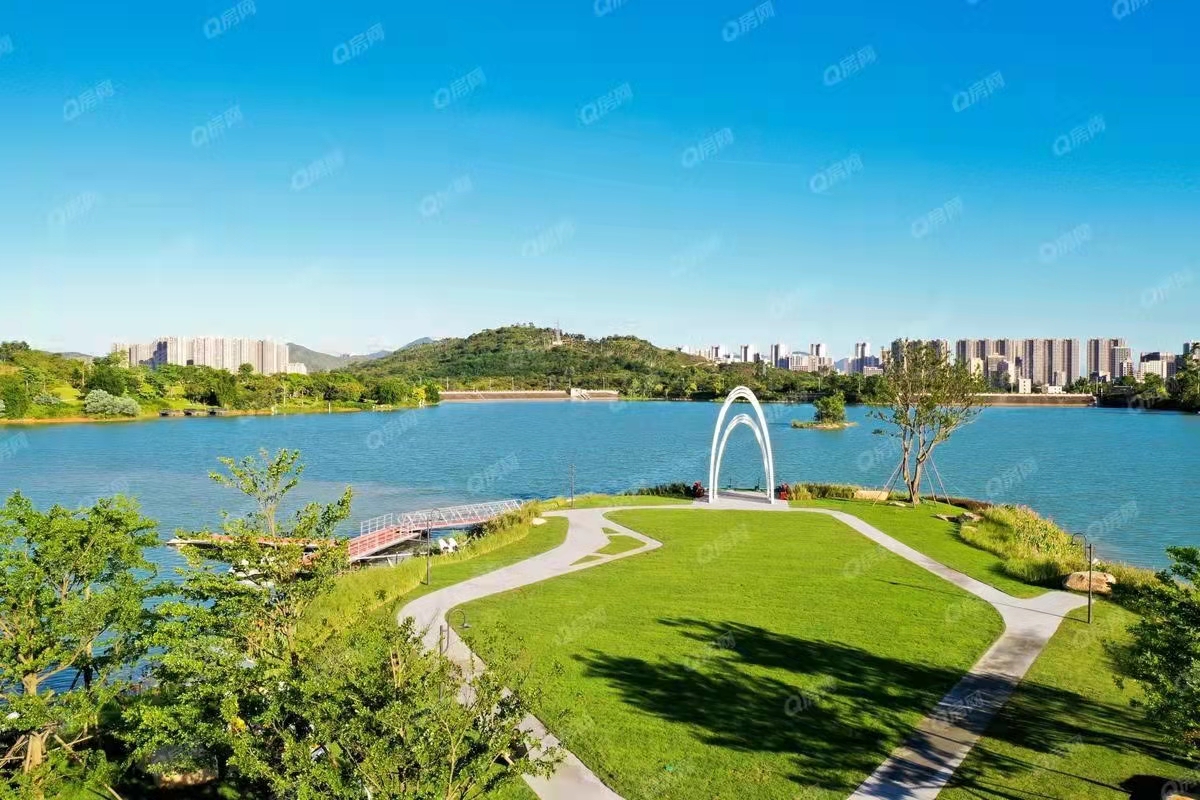 碧輝園十里銀灘，伴海云山苑均價-40000元/平