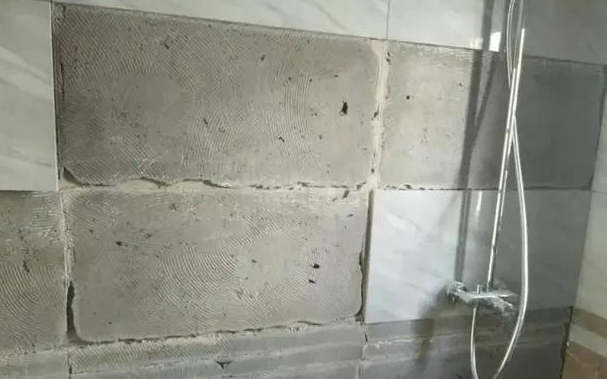 如果發(fā)現(xiàn)外墻瓷磚有脫落的預(yù)兆