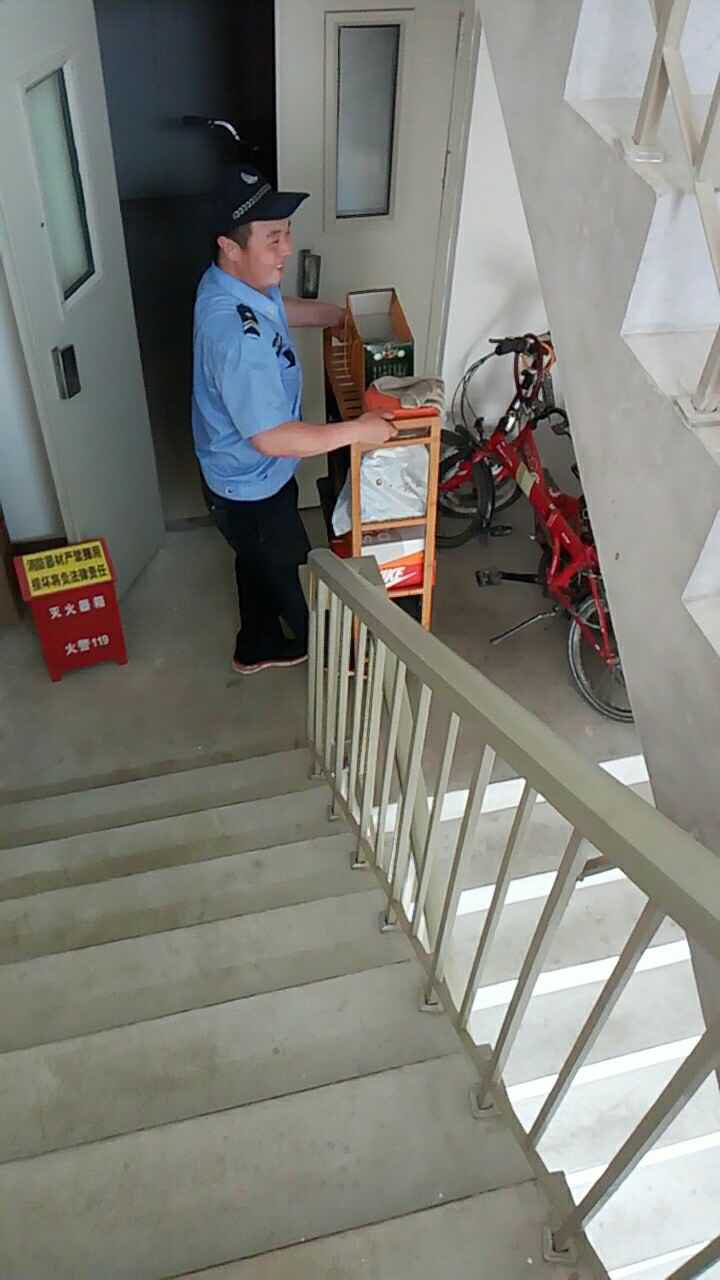 小區(qū)衛(wèi)生天天打掃