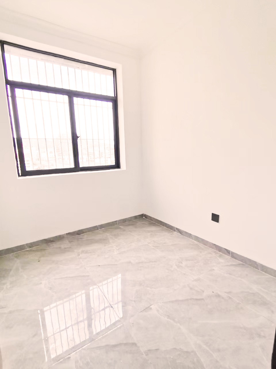 深圳布吉小產(chǎn)權(quán)房|東 城 花 園，首付15萬/套  地鐵口200米